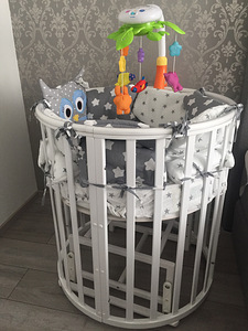 Детская кроватка (3 фото из 4)
