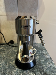 Кофемашина DeLonghi Dedica EC 685.M (1 фото из 7)