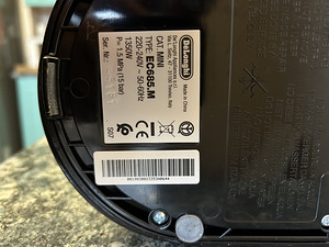 Кофемашина DeLonghi Dedica EC 685.M (3 фото из 7)