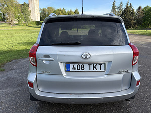 Toyota RAV4 2.2 (4 foto / 15)