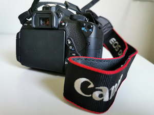 Canon EOS 700d (2 фото из 3)