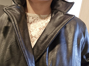 Naiste must kunstnahast mantel (10 foto / 10)