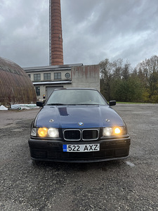 BMW 320i 2.8 (1 foto / 8)