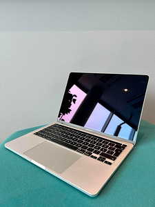 13.3” M1 MacBook Pro 16GB RAM 1TB SSD 2020 (2 фото из 3)