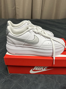 Новые кроссовки Nike , 39 размер