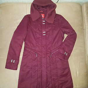 Зимняя куртка фиолетового цвета, размер S.