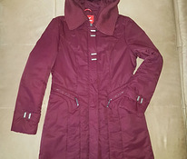 Зимняя куртка фиолетового цвета, размер S.