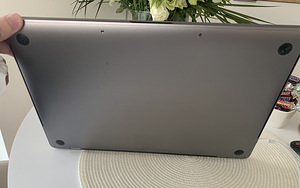 Macbook Pro 15 2019 touchbar / Broken display (3 foto / 4)