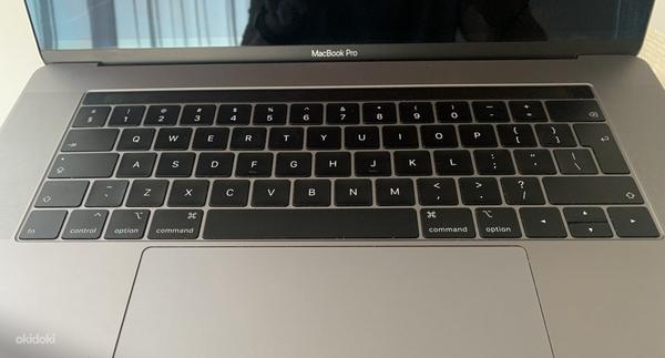 Macbook Pro 15 2019 touchbar / Разбитый дисплей (фото #4)