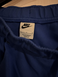 Nike Tech Fleece spordidress (5 foto / 5)