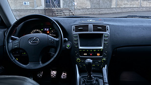 Lexus IS 220 (8 foto / 9)