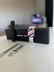 Apple Watch Series 7 45mm ( NIKE ) (4 foto / 4)