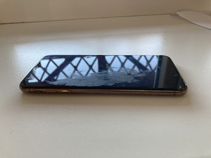 iPhone XS 64 (2 foto / 3)