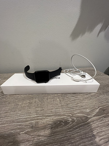 Apple Watch SE 44MM (1 foto / 6)