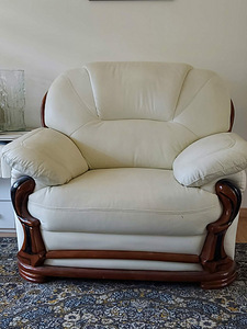 Nahkdiivani ja tugitoolide komplekt (4 foto / 4)