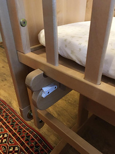 Mothercare Kiikuv beebivoodi/ häll kasepuidust koos madratsi (3 foto / 3)