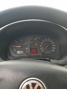 Volkswagen golf 4 (2 foto / 5)