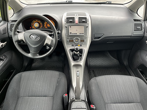 Toyota Auris 2.0d manuaal (10 foto / 13)