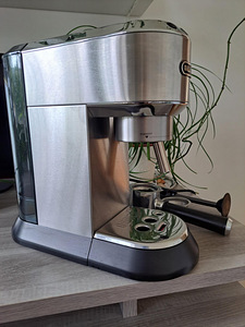 Продается кофемашина Delonghi и кофемолка. (2 фото из 7)