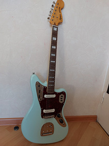 Squier Jaguar Classic Vibe 70s (2 foto / 5)