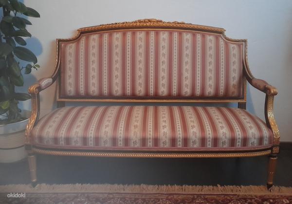 Небольшой диван 19 го века. (фото #1)
