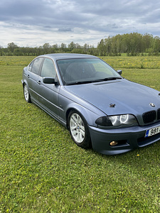 BMW 320i (3 foto / 7)