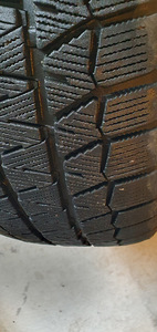 2tk Bridgestone Blizzak 235/45/17 (2 foto / 3)