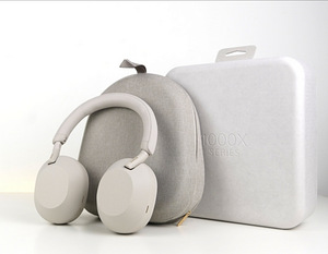 Sony kõrvaklapid WH-1000XM5, hõbedased (1 foto / 1)