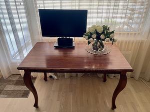 Täispuidust laud / Solid wood table / Стол из массива дерева