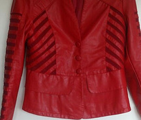 Красный кожаный пиджак