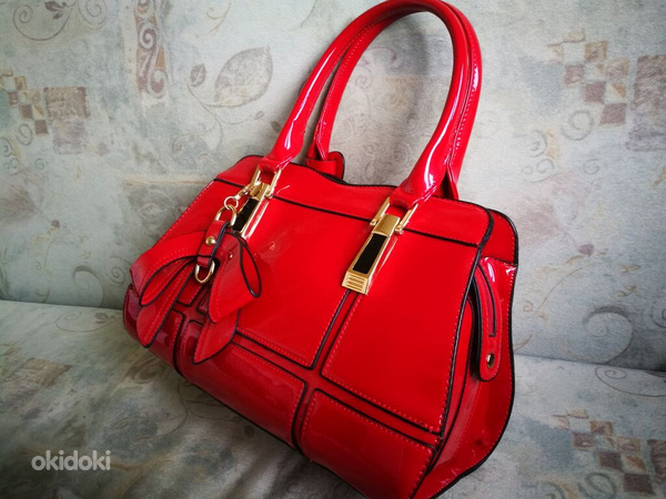 Красная лакированная сумка (фото #1)