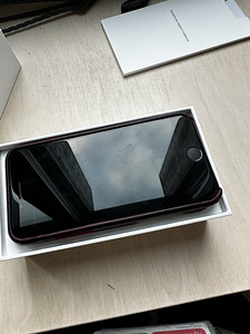 iPhone SE 2020 128GB (4 foto / 5)