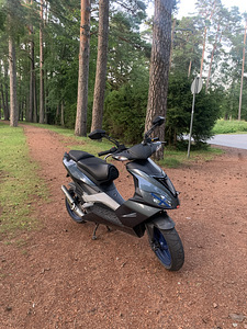 Aprilia SR70r (6 foto / 6)