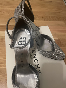 Givenchy stiilsed kingad (2 foto / 3)