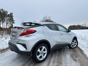 Toyota C-HR 1.2 bensiin automat 2017a. (4 foto / 8)