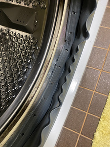 Стиральная машина Beko WUE7612XST на запчасти (2 фото из 3)