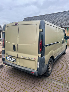 Opel Vivaro 1.9 74kw 2004 (3 foto / 9)