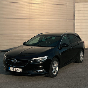 Opel Insignia SPORTS TOURER (2 фото из 14)
