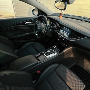 Opel Insignia SPORTS TOURER (12 фото из 14)