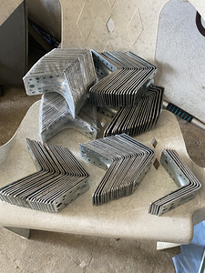 Продаются уголки 90*90*65 (2 фото из 2)