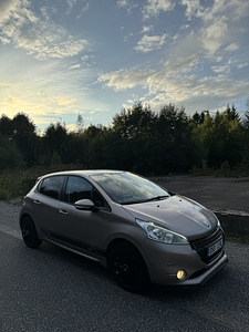 Peugeot 208 (5 фото из 8)