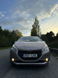 Peugeot 208 (6 фото из 8)