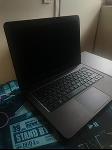 Asus ZenBook UX305C (1 foto / 2)