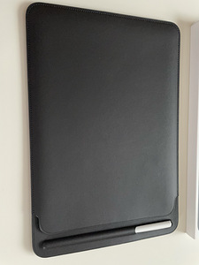 Чехол Apple iPad Pro 10.5 Leather Sleeve Black (4 фото из 5)