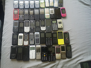 Mobiiltelefonid töökorras (1 foto / 3)