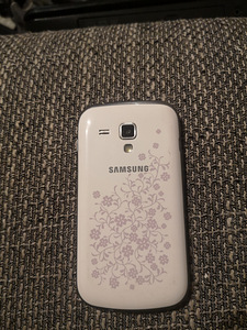 Samsung Galaxy S Duos (2 foto / 3)