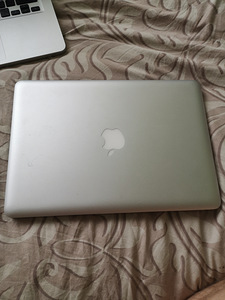 MacBook Pro Win 10 Pro, SSD, 2-3h Aku (1 foto / 10)