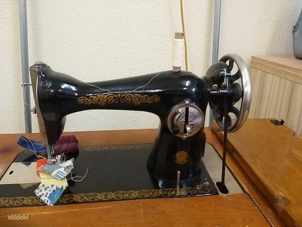 Швейная машинка ПМЗ ИМ КАЛИНИНА (фото #2)