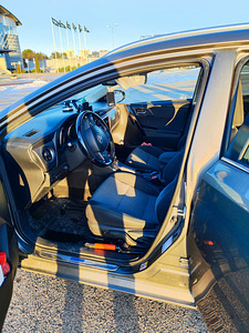 Toyota Auris (2 фото из 5)