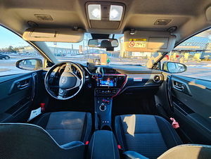 Toyota Auris (4 фото из 5)